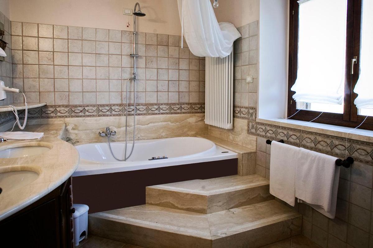 Il Casale Del Ra Guest House ตัวโร ซุล ตราซิเมโน ห้อง รูปภาพ